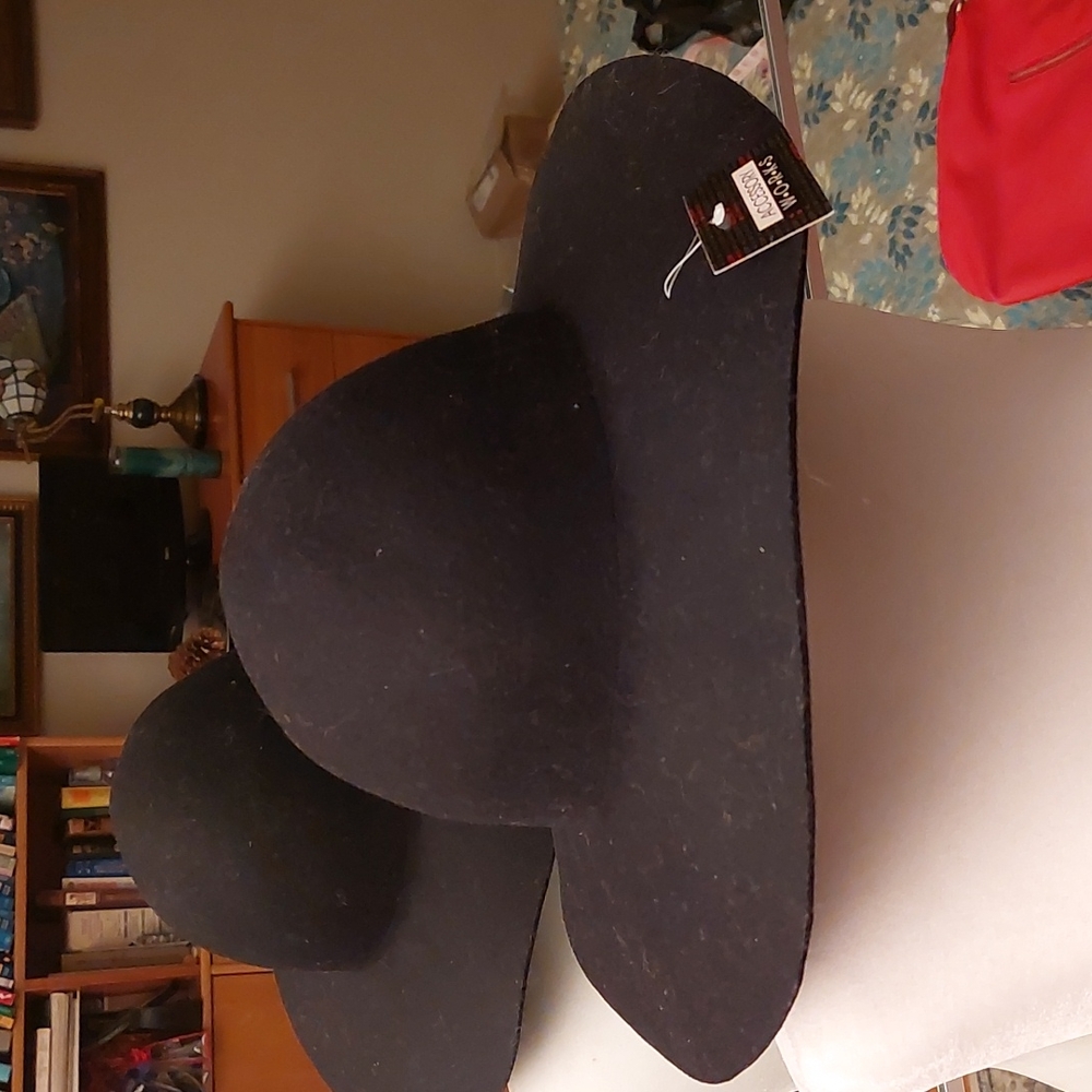 Ladies black wool felt hat